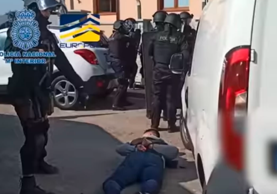 
				Ujeti član balkanske kriminalne združbe, ki je pod sabo imela največjo distribucijo kokaina v Evropi. (Foto: Posnetek zaslona Blic)			