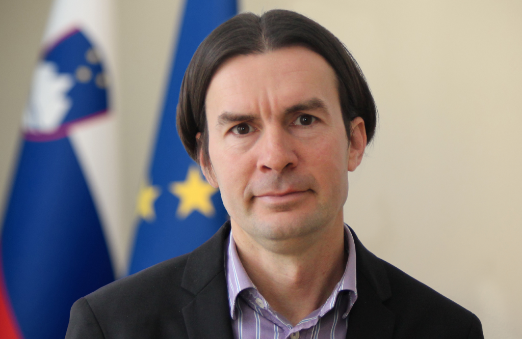 
				direktor UKOM, Uro&scaron; Urbanija			