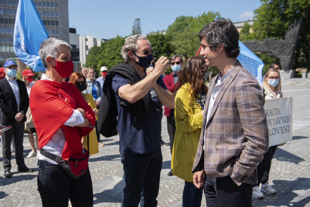
				Lidija Jerkič, Branimir &Scaron;trukelj in Luka Mesec. (Foto: Posnetek zaslona- Nova24tv, STA)			