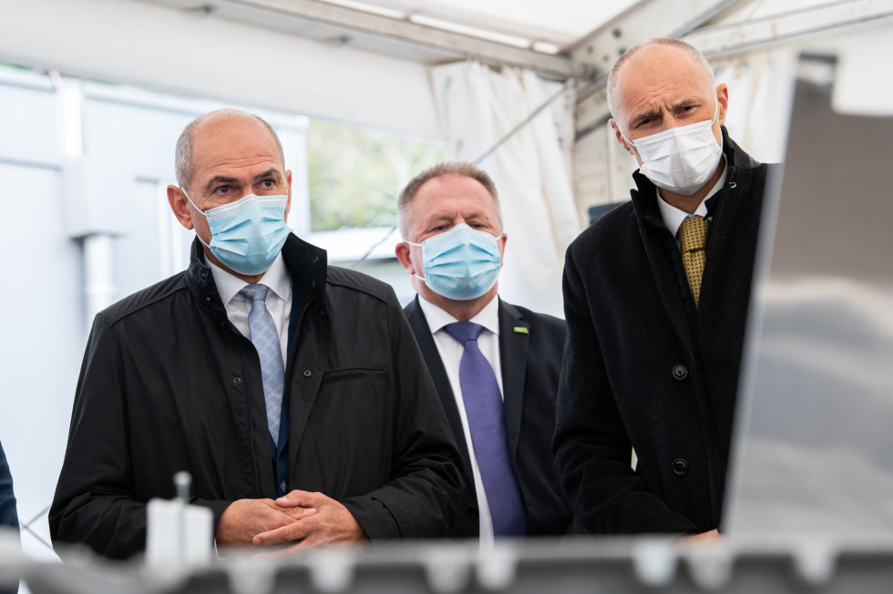 				Predsednik vlade Janez Jan&scaron;a na delovnem sestanku s predstavniki slovenske avtomobilske industrije | Avtor KPV			