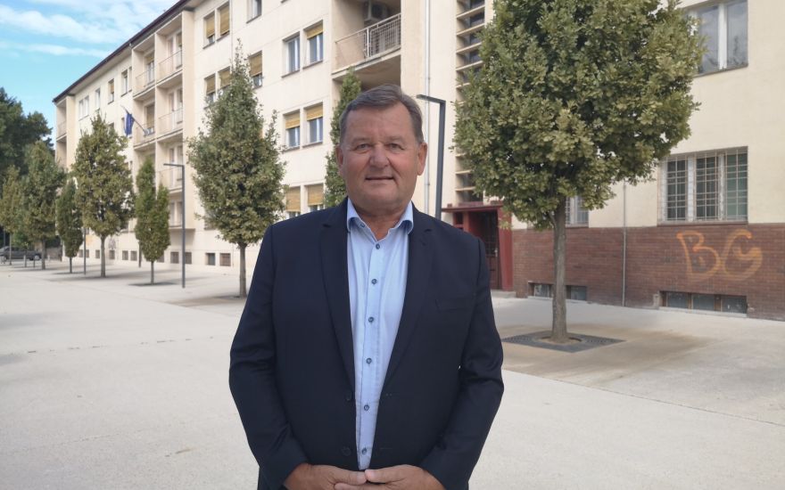 				Župan MO Murska Sobota Aleksander Jev&scaron;ek je starega Audija zamenjal z najnovej&scaron;im Audi A6 TDI Quattro, petletni najem bo občino stal 91 tisočakov			