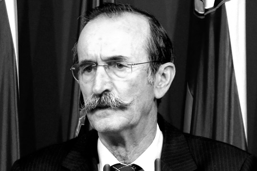 				Sestali sta se delegaciji Republike Slovenije pod vodstvom namestnika ministra za obrambo Mirana Bogataja (na fotografiji) in zveznega sekretarja za ljudsko obrambo pod vodstvom admirala Ljubovoja Jokića. | Avtor UKOM			