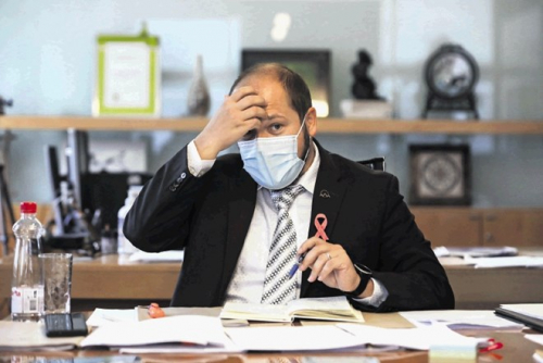 Minister Poklukar se za zdaj &scaron;e otepa suma, da je storil kaznivo dejanje povzročitve splo&scaron;ne nevarnosti.