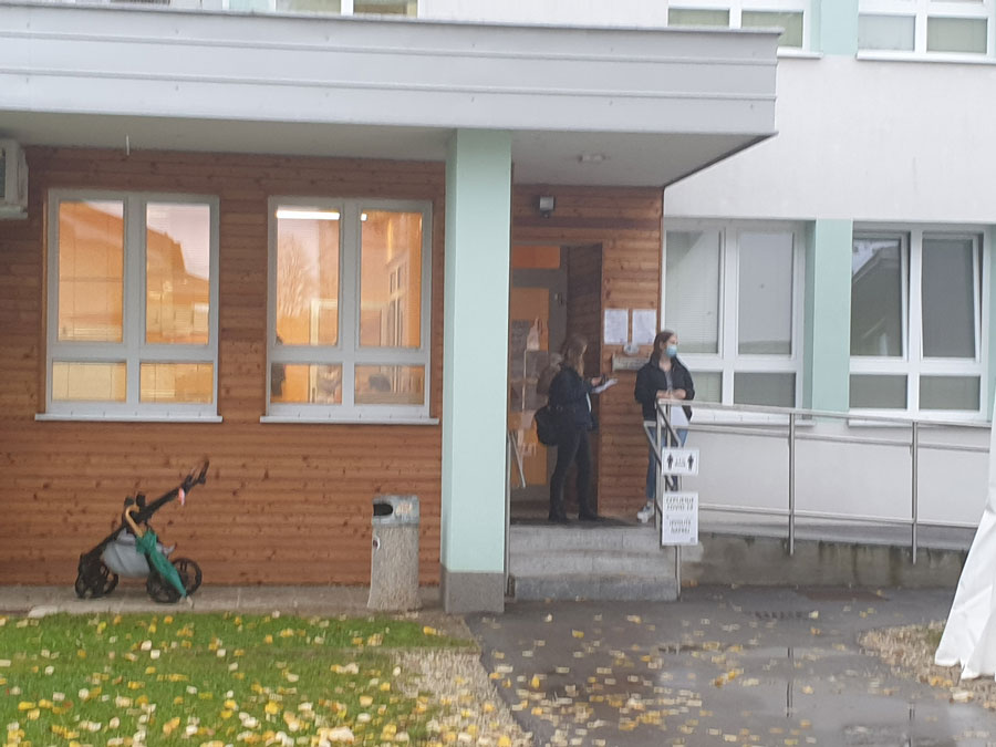 				Cepilno mesto pri ZD Murska Sobota, dva čakajoča			