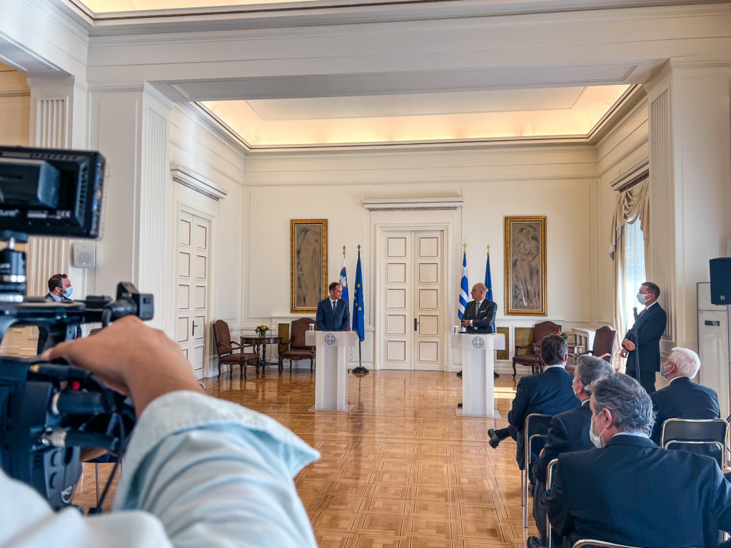 				Minister dr. Logar in minister Dendias na tiskovni konferenci			