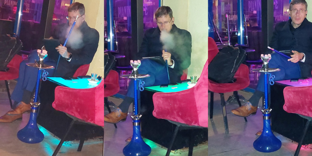 
				Ujet poslanec LM&Scaron; v  Pianino Caffe Baru v Ljubljani. (Foto: Posnetek zaslona- Dosje Mojca Vočko)			