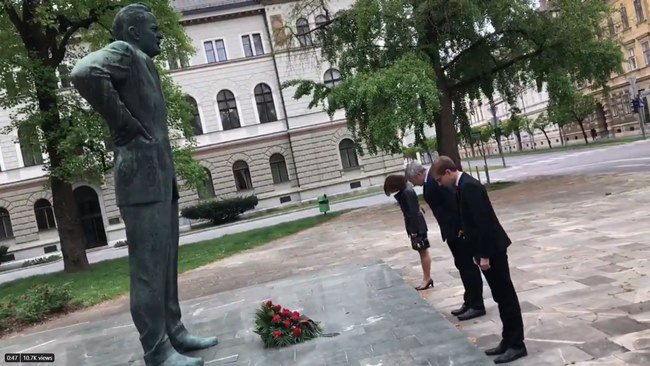 				Tako so se v vodstvu SD poklonili revolucionarju Borisu Kidriču. (Foto: FB)			