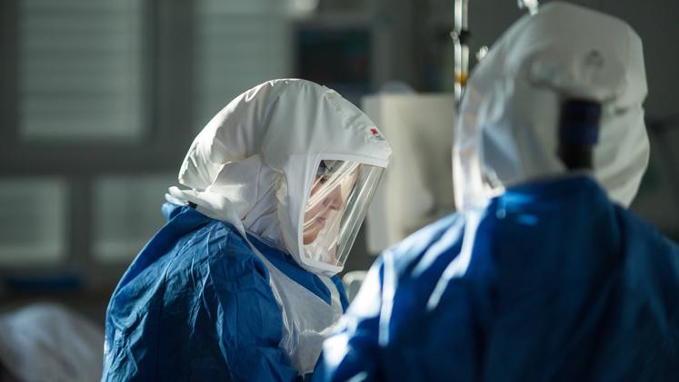 
				Zdravsrveni delavci se borijo proti epidemjiji covid-19. (Foto: Posnetek zaslona- Siol)			