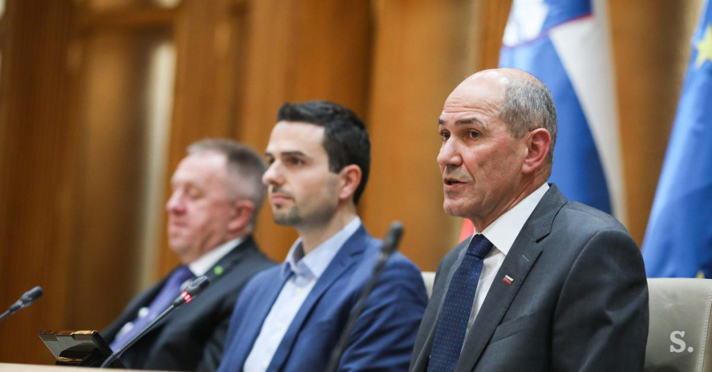 				Janez Jan&scaron;a, Matej Tonin in Zdravko Počival&scaron;ek. (Foto: Posnetek zaslona- Siol, STA)			