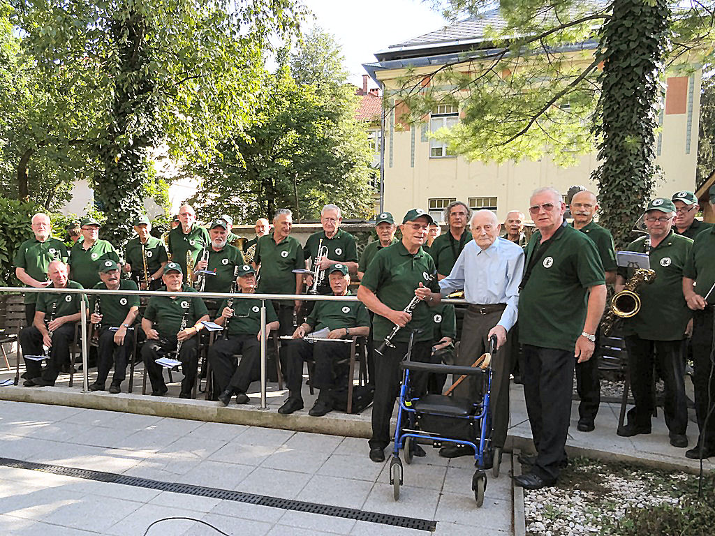 
				26. avgust 2015 Praznovanje rojstnega dne najstarejšega Slovenca, stanovalca Doma Poljane 6			