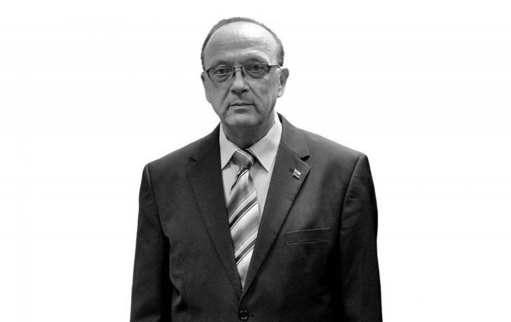				Pi&scaron;e dr. Vinko Gorenak			