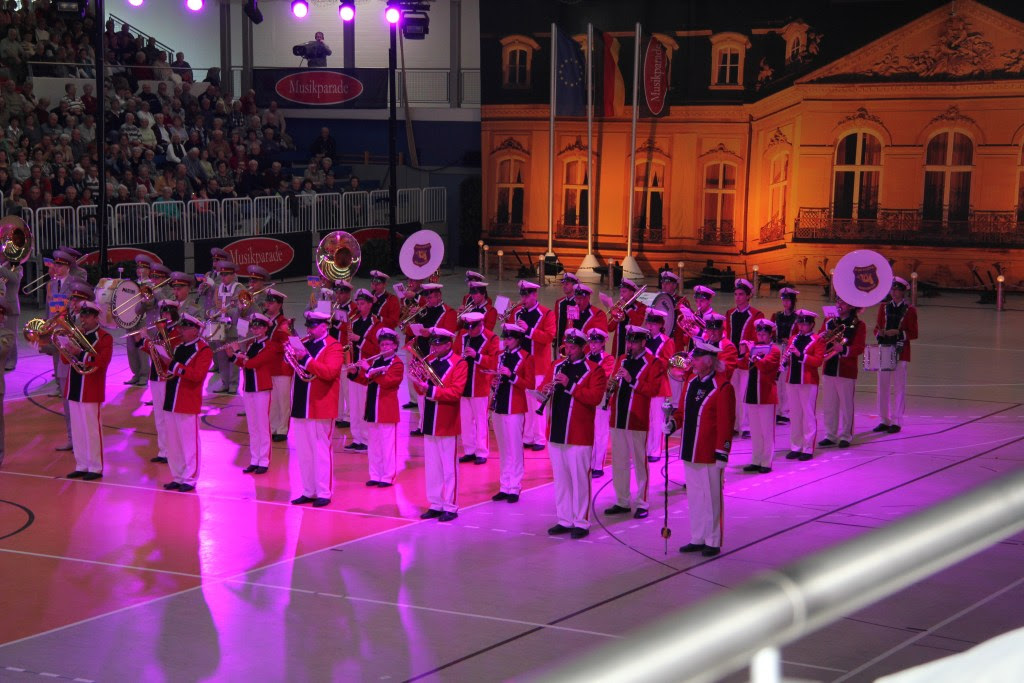 
				Priprave na skupni nastop vseh sodelujočih orkestrov na MUSIKPARADE. Fotografija: arhiv E. Hartmana			