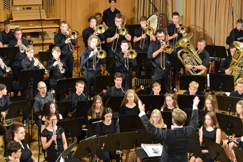 
				Slovenski mladinski pihalni orkester			