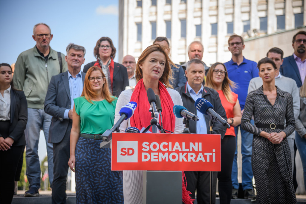 				Tanja Fajon in stranka SD. (Foto: STA)			