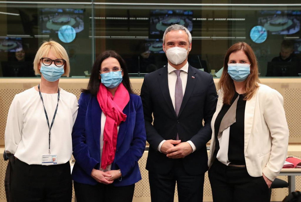 				Janez Cigler Kralj s svojo strokovno ekipo je v Bruslju opravil velikansko delo			