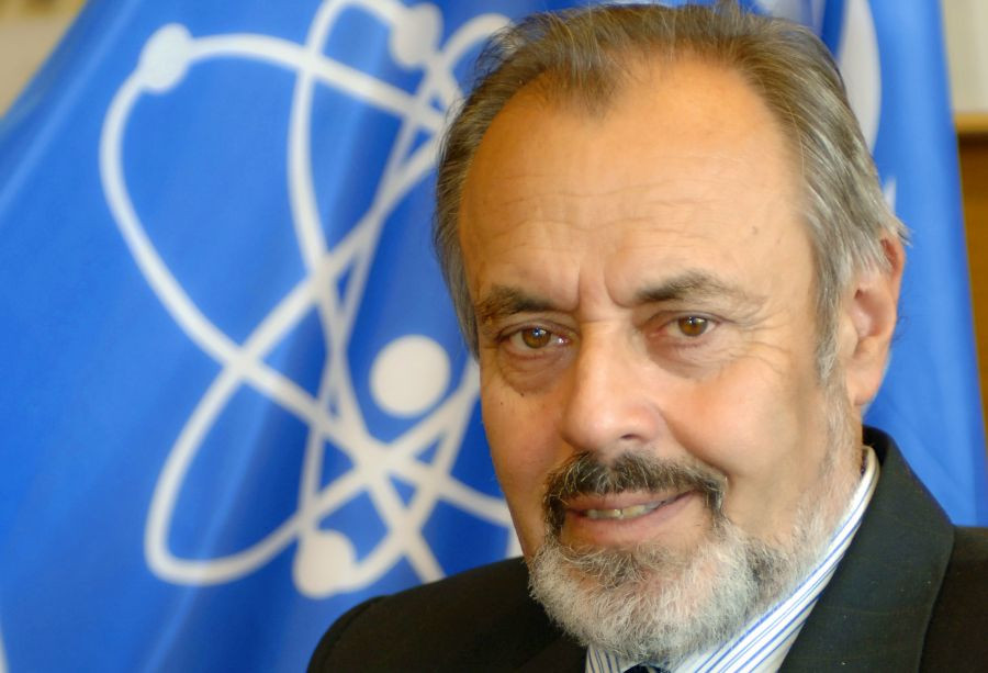 				Dr. Ernest Petrič je navezal bogate stike s senatorji in kongresniki, vlado in raznimi ustanovami v prestolnici ZDA ter z mediji in in&scaron;tituti. |&nbsp;Avtor IAEA Imagebank/Wikipedia			