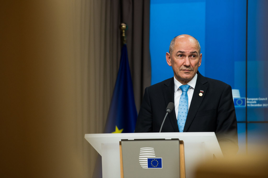 				Mislim, da smo opravili precej zajetno delo, zagotovo ne vsega. Veliko tega, kar je bilo začeto, prehaja v roke francoskega predsedstva,