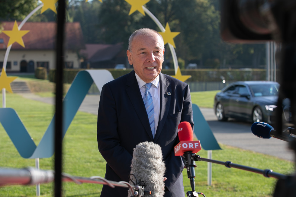 				Izjava ministra Andreja &Scaron;irclja ob robu neformalnega srečanja finančnih ministrov v Sloveniji | Avtor Urad vlade za komuniciranje			