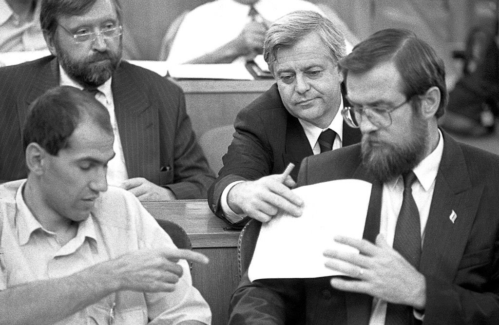 				Bavčarjevi in Ruplovi Demokrati s podporo Milana Kučana poglabljajo razdor v Demosovi vladi			