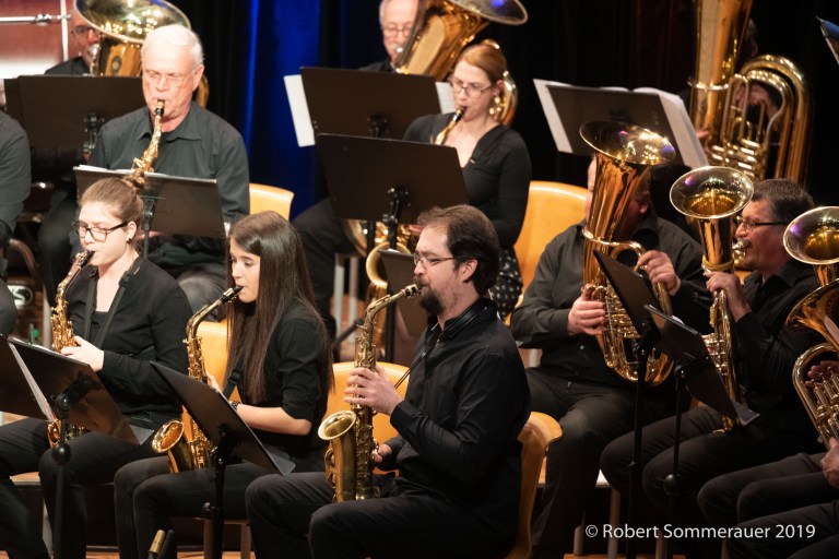 
				Mednarodna zasedba orkestra. Glasbeniki iz Avstrije in Slovenije. Foto: Robert Sommerauer.			