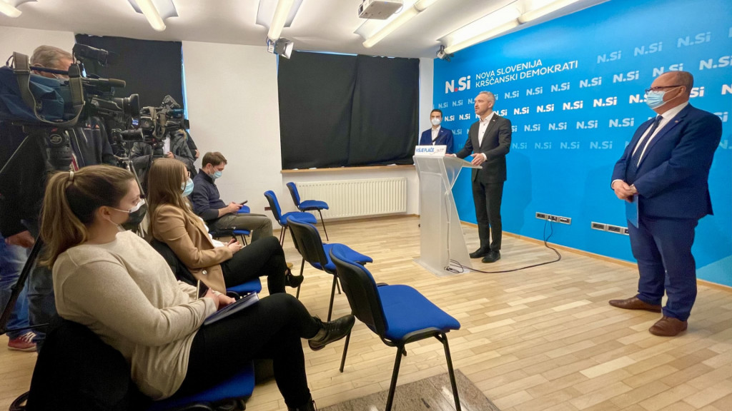 				Janez Cigler Kralj, minister za delo, družino in socialne zadeve			