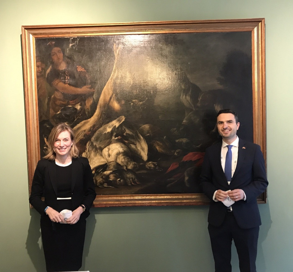 				Ob robu varnostne konference v bavarski prestolnici pa se je minister mag. Matej Tonin sestal s parlamentarno državno sekretarko v nem&scaron;kem obrambnem ministrstvu Siemtje M&ouml;ller | Avtor Ministrstvo za obrambo			