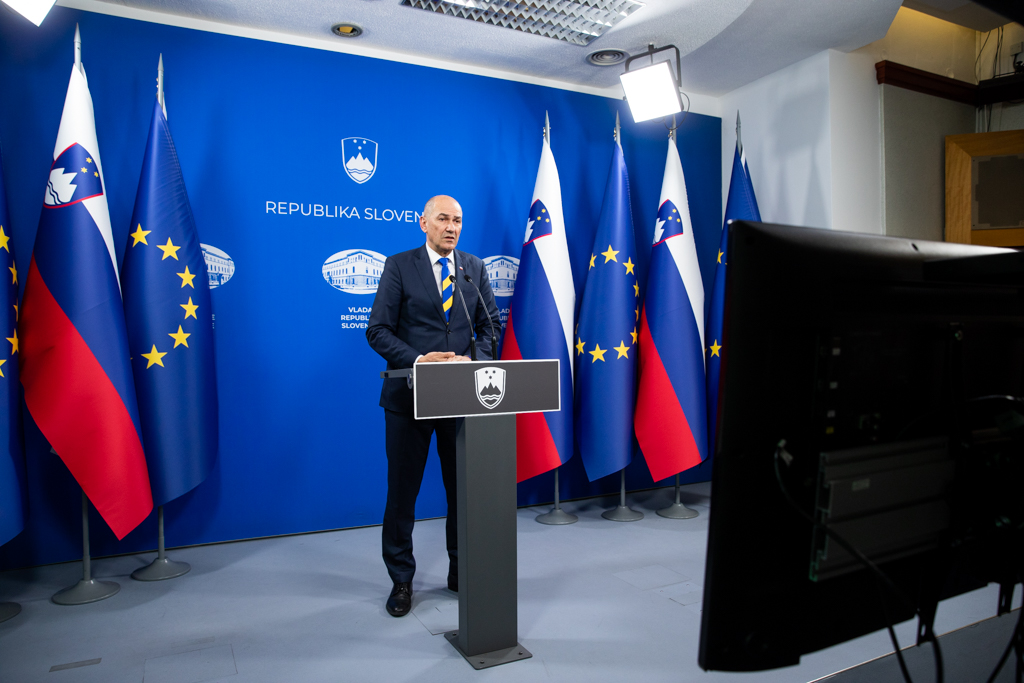 				Jan&scaron;a je na novinarski konferenci spregovoril glede zaskrbljujočih razmer v Ukrajini in z njimi povezanih sankcij proti ruskemu režimu. (Foto: KPV)			