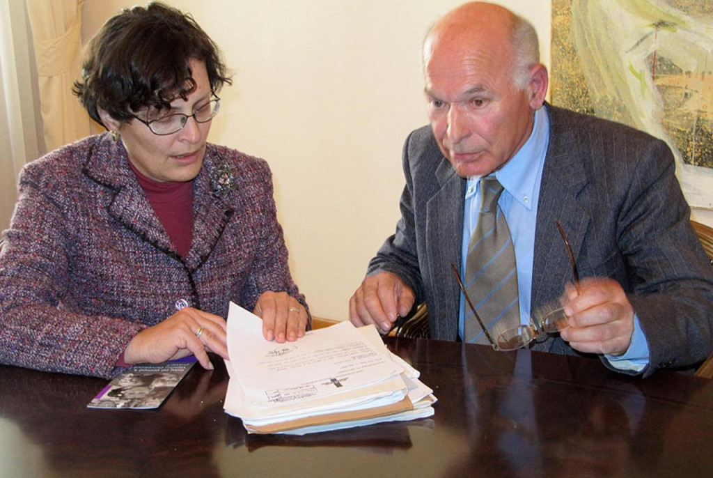 Blažo Žrdnja z varuhinjo človekovih pravic Zdenko Čeba&scaron;ek Travnik. (Foto: Posnetek zaslona- Žurnal24)