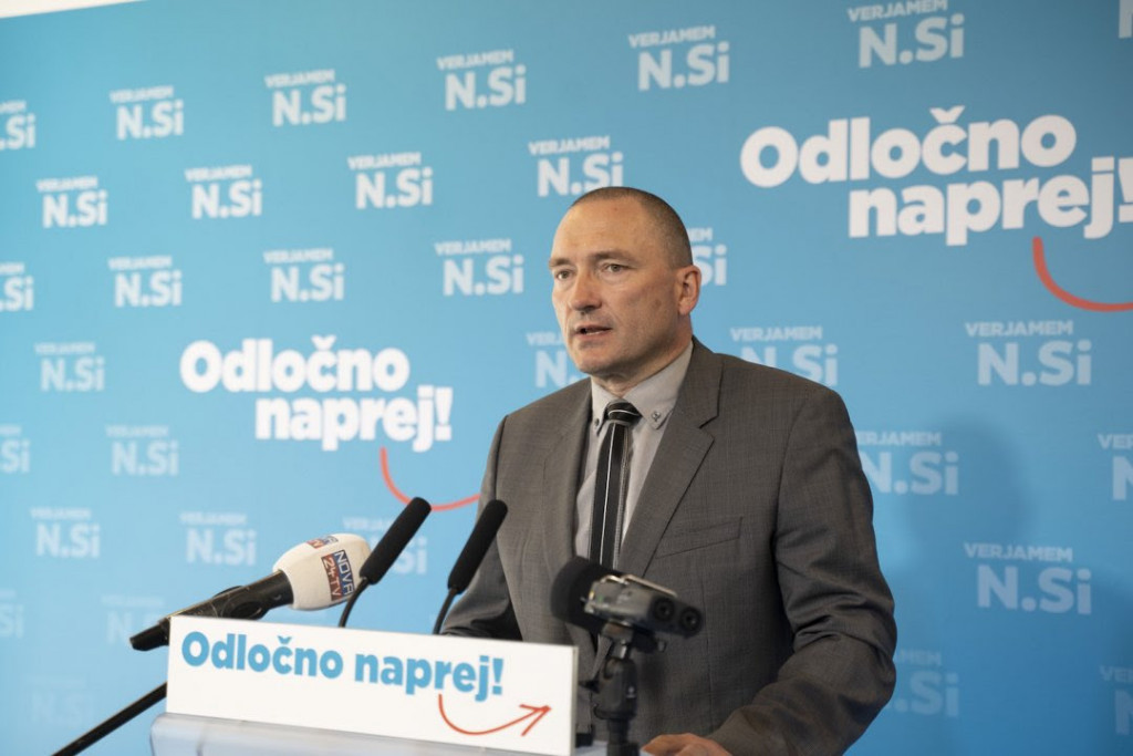 				Minister za kmetijstvo dr. Jože Podgor&scaron;ek: z zara&scaron;čanjem gozdov izgubljamo ključne kmetijske povr&scaron;ine			