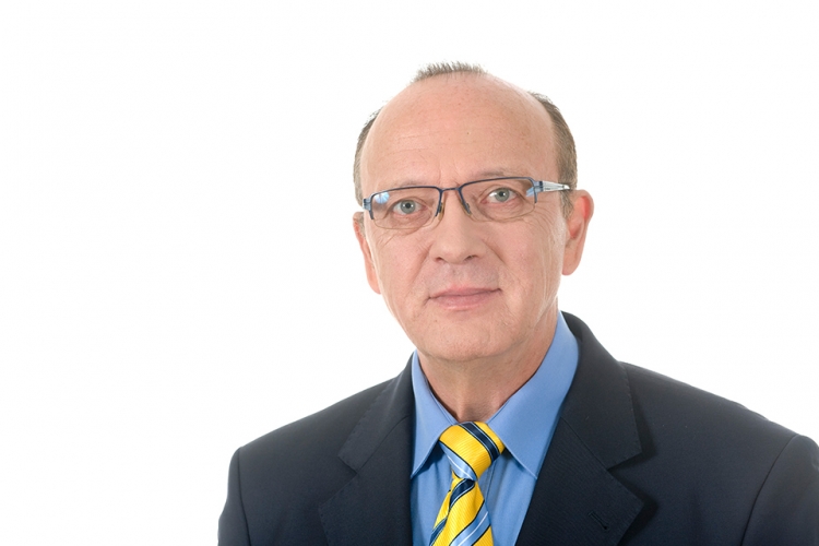 				Pi&scaron;e dr. Vinko Gorenak			