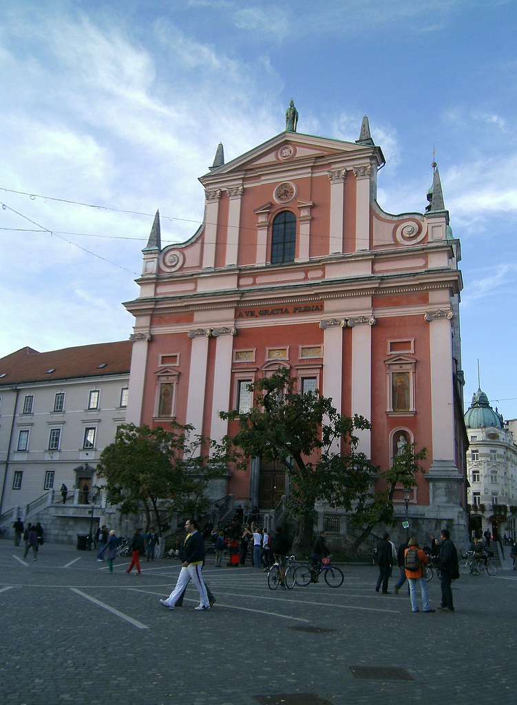 CERKEV IN PRENOVA SLOVENSKE DRUŽBE