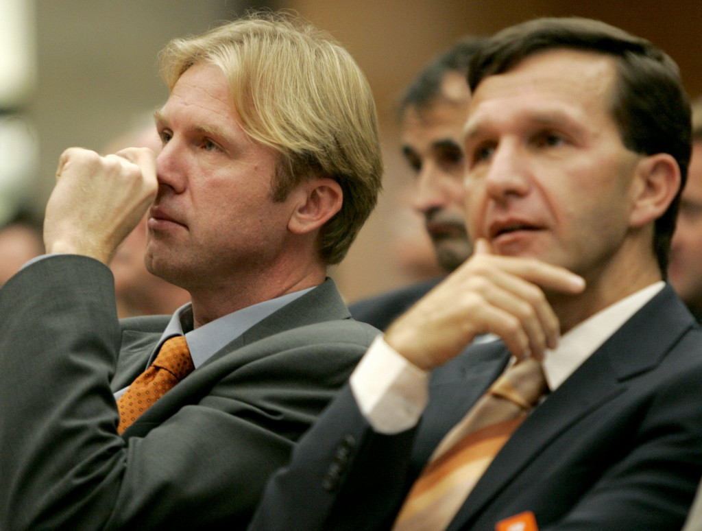 
				Kako bo Gregor Golobič premagal Boruta Jamnika? Je rešitev narediti novodobni LDS z Golobovo Gibanje Svobodo in poraženimi levimi strankami? Na sliki Gregor Golobič in Bogdan Biščak. (Foto: STA)			