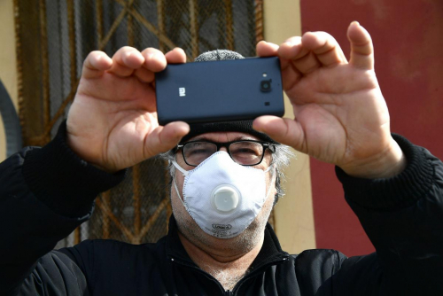 CDC je med pandemijo spremljal gibanje več milijonov ljudi. Foto: EPA