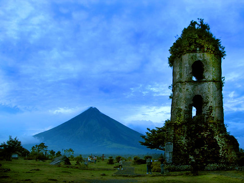 URBAN KLANČNIK – PREBIJANJE SKOZI ZLI SVET