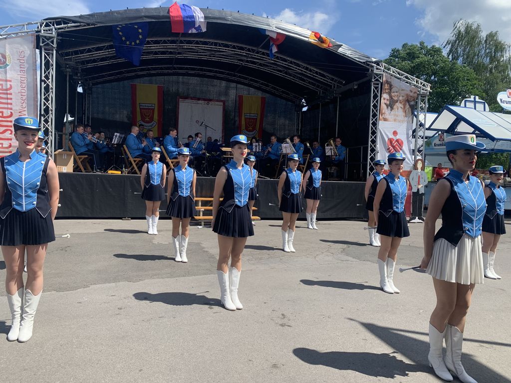 
				Nastop na promenadnem koncertu			