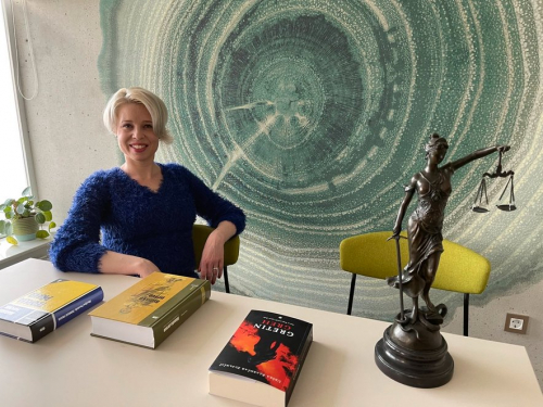 Nekdanja sodnica pravi, da je absurdno, da Sodni svet poziva vrhovnega sodnika Branka Maslešo, naj javnosti pokaže dokumente o izobrazbi.