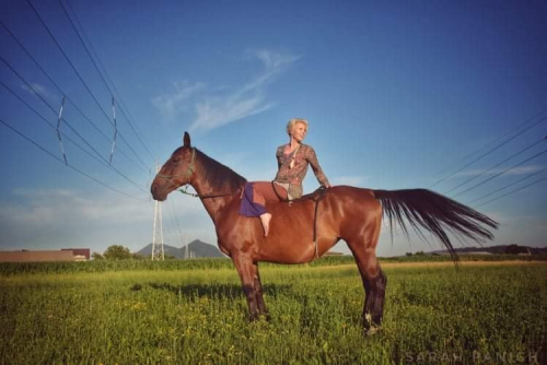 Podpredsednici stranke Gibanje Svoboda, svoboda tudi sicer veliko pomeni. Tudi na konju, ki ga ima že 15 let.