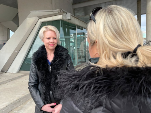 Naša sogovornica nam je zaupala, da je zaradi statusa varovane osebe v njenem življenju zdaj kar nekaj sprememb, tudi na dopustu jo seveda spremljajo varnostniki.