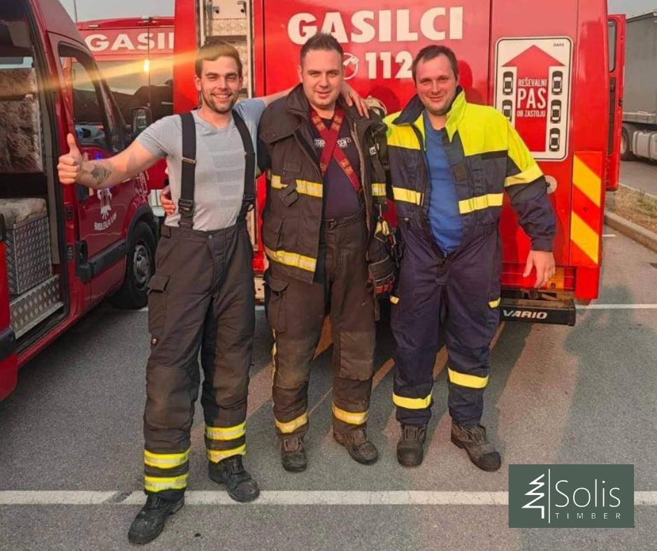 
				Podjetje Solis je odstopilo svojo gasilsko enoto pri pomoči ga&scaron;enja požarja na Krasu. (Foto: Solis)			