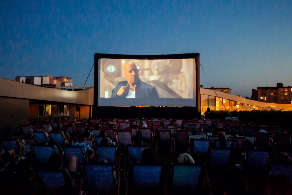 
				ALEJA vsako sredo razveseljuje s kinom pod zvezdami (Foto Žiga Intihar)			