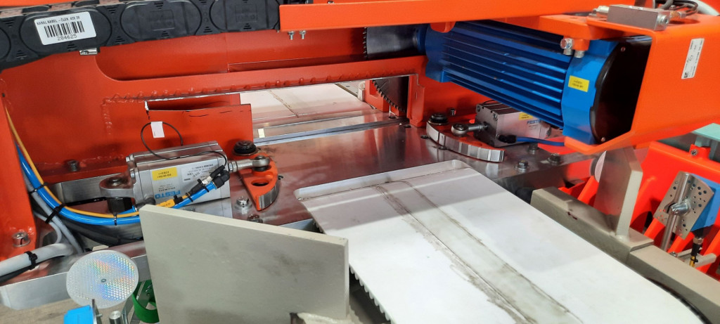 
				V Izraelu so zmontirali celotno vstopno mehanizacijo s predskobeljno linijo in linijo dolžinskega spajanja s strojem Kontizink 2000. (Foto: Ledinek Engineering)			