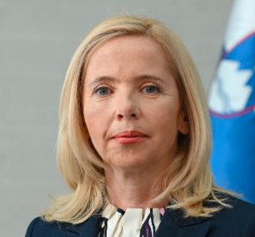 
				Sedanja notranja ministrica v Golobovi vladi in nekdanja dolgoletna vi&scaron;ja uslužbenka v vodstvu slovenske policije Tatjana Bobnar. (Foto: Posnetek zaslona- Vlada RS)			