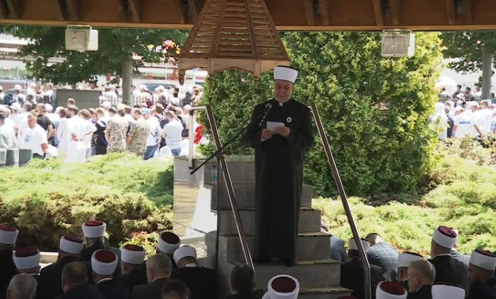 Poruka reisul-uleme Kavazovića: Neka nam ovaj harem boli bude trajna opomena da zlo raste tamo gdje dobri ljudi šute