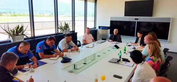 Federalni saobraćajni inspektorat: Zajedničkim djelovanjem protiv nelegalnog prijevoza putnika na Aerodromu Sarajevo
