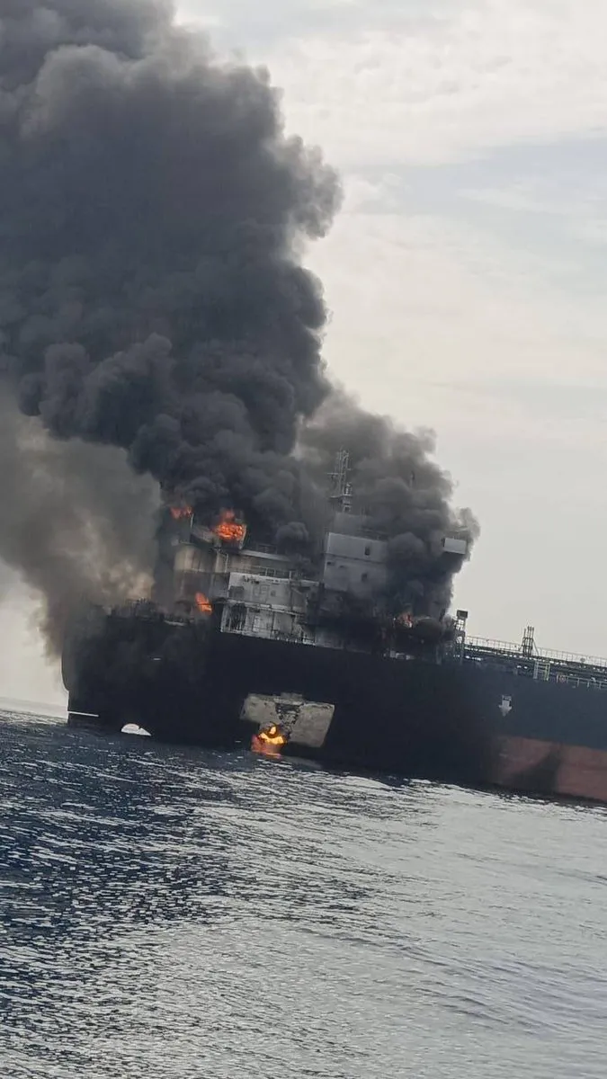Amerika i dalje napada Iran, zapaljeni tankeri u Hormuškom moreuzu