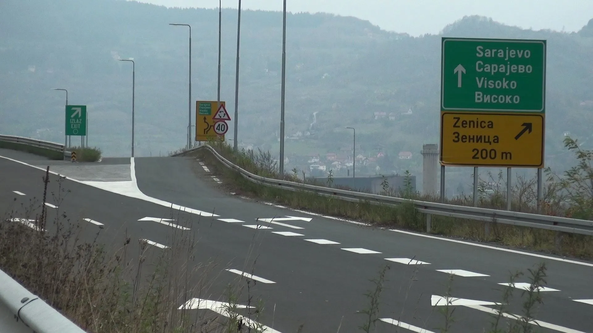 Na putevima u BiH više saobraćajnih nesreća, oborena stabla, mogući i odroni
