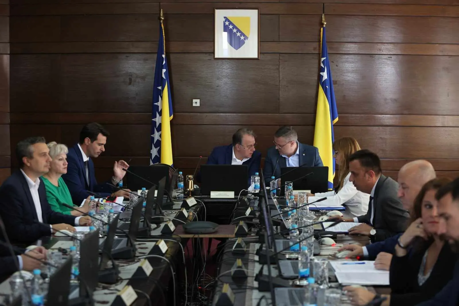 Bit će produžena Uredba: Poslodavci u FBiH mjesečno radnicima mogu isplatiti 300 KM pomoći bez poreza
