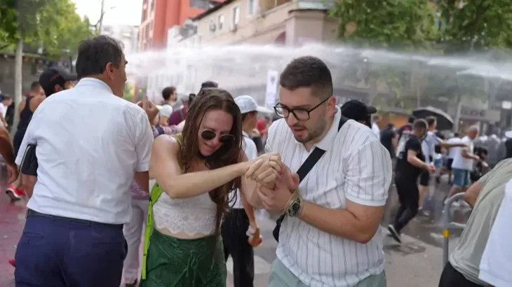 Albanska policija koristila suzavac na protestima protiv odmarališta povezanog s Trumpom