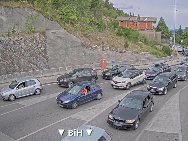 Kolaps na granicama: Kilometarske kolone na izlazu iz BiH, gužve i prema jugu zemlje
