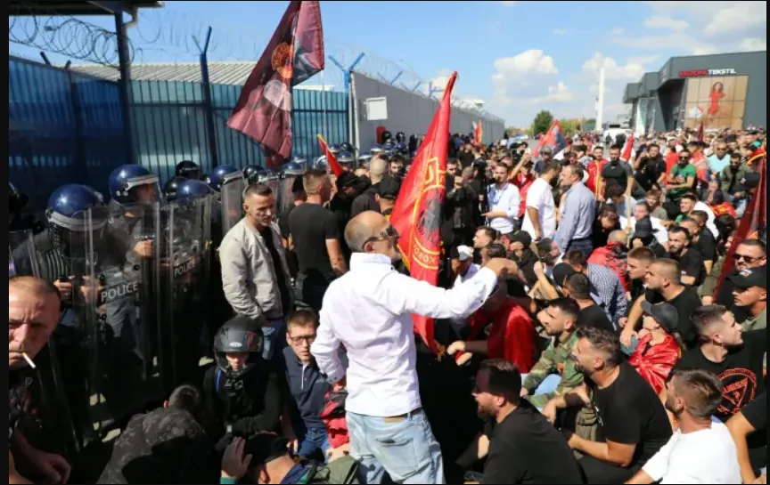 Incidenti u Hagu i Prištini nakon osuđujuće presude Tačiju i drugima